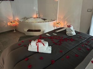 مكواة/لوح كي وواي فاي  وملاءات أسرّة