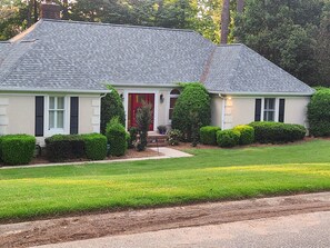 Exterior - Relax with the entire family in the newly updated 3 bedroom home in Athens, GA. (Athens)