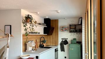 Réfrigérateur, four, plaque de cuisson, lave-vaisselle