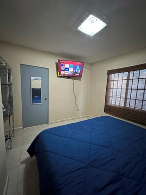 2 slaapkamers, een strijkplank/strijkijzer, internet, beddengoed