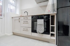 Køleskab, mikrobølgeovn