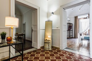 Bureau, fer et planche à repasser, lit parapluie, Wi-Fi gratuit