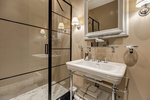 Shower, bidet - BDC - LuxuryLifeStyle (Roma)