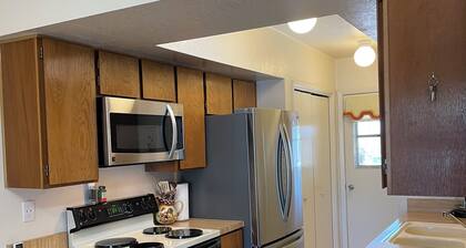 Peaceful Desert Hills Retreat – Furnished 2BR with Mountain Views & Patio