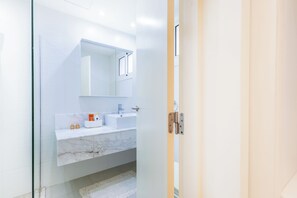 Shower, hair dryer, towels, soap - Iberostate 2-Bedroom Condo - Terrace, BBQ, Beach Access, Lake & Golf Views (Punta Cana)