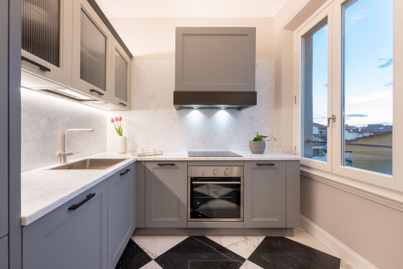 Kühlschrank, Mikrowelle, Geschirrspüler, Toaster