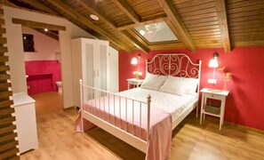 3 slaapkamers, een strijkplank/strijkijzer, internet, beddengoed