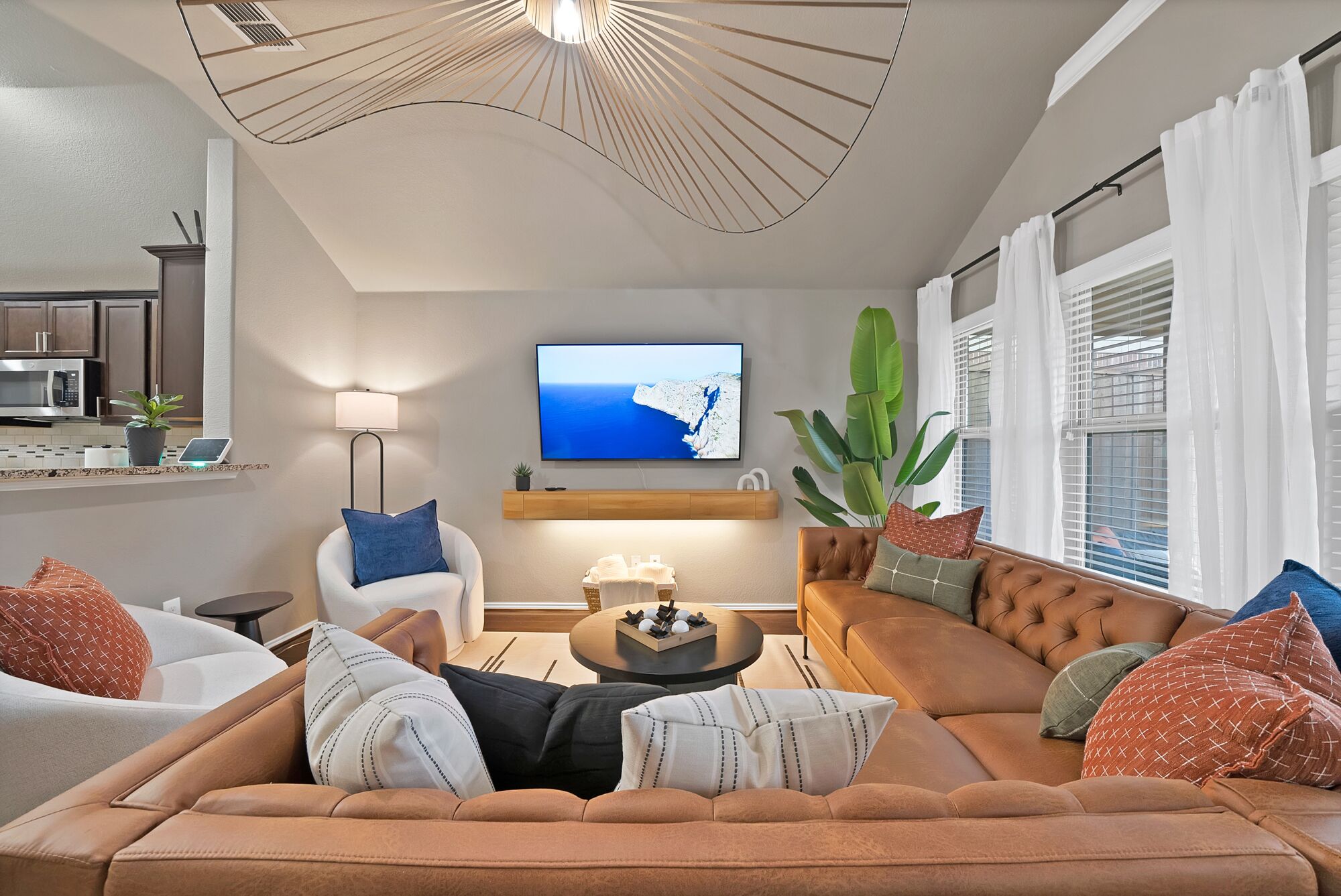 Smart TV, fireplace, video games, table tennis