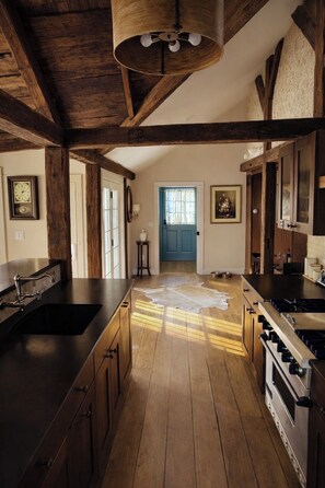 Microondas, horno, parrilla de estufa y lavavajillas 