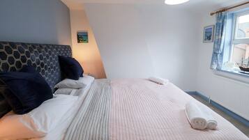 2 bedrooms, individually decorated, individually furnished, free WiFi