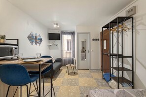 Fer et planche à repasser, draps fournis