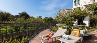 Il giardino dei Gigli, few steps from the sea