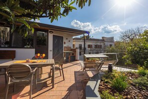 تناول الطعام بالخارج