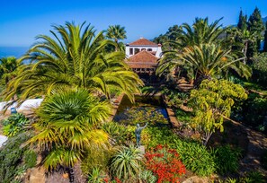 Property grounds - Finca Villa Botánico with Sea View, Pool & Wi-Fi (Puntagorda La Palma)
