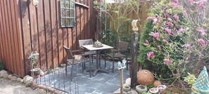 Outdoor dining - Feldblick art oasis, near the heath and the Pietzmoor (Schneverdingen)
