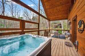 Terrace/patio - Cubs Ridge is the perfect place to find both relaxation & family entertainment (Sevierville)