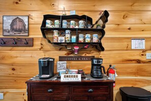 Interior - Cubs Ridge is the perfect place to find both relaxation & family entertainment (Sevierville)