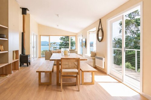 Graceys Beach House North facing Coastal Calm