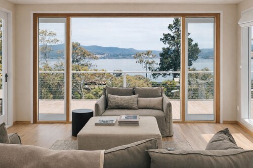 Graceys Beach House North facing Coastal Calm