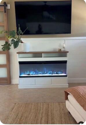 Interior - 100 yrds to Beautiful white sandy Gulf Beach; Treasure Island on Sunset Beach (Treasure Island)