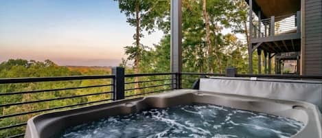 Outdoor spa tub