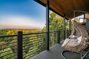 Property grounds - Spacious 4BD+Loft Near TOWN | Hot Tub +POOL +Sauna (Sevierville)