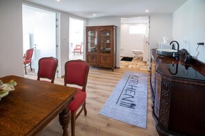 Dining room - Room-apartman Louis A 102 (Tomášikovo)