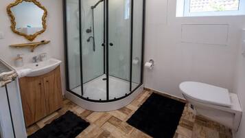 Room, 2 Bedrooms | Bathroom