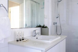 Hair dryer, towels - City Perch Escape Sweeping Penthouse style Haven (Wollongong)