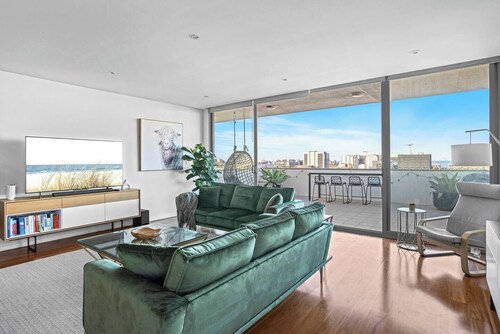 City Perch Escape Sweeping Penthouse style Haven