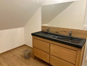 Toilet paper - Vrbo Property (La Ferté-Saint-Aubin)