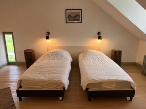 Bed sheets - Vrbo Property (La Ferté-Saint-Aubin)