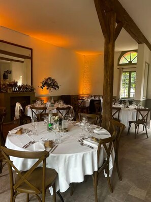 Dining - Gîte La Garenne (La Ferté-Saint-Aubin)
