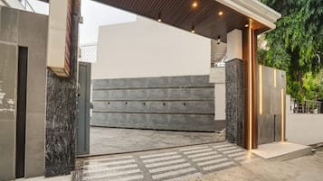 Entrada al alojamiento