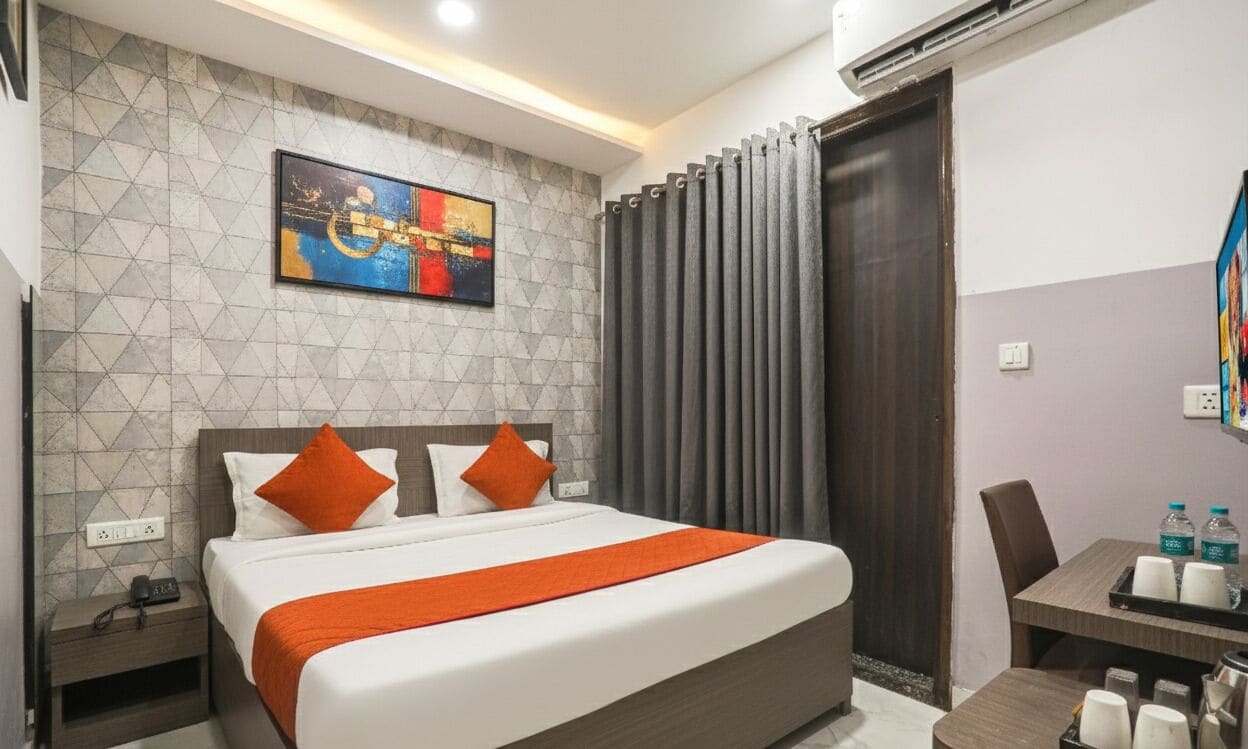 Deluxe Double Room | In-room safe, desk, laptop workspace, blackout drapes