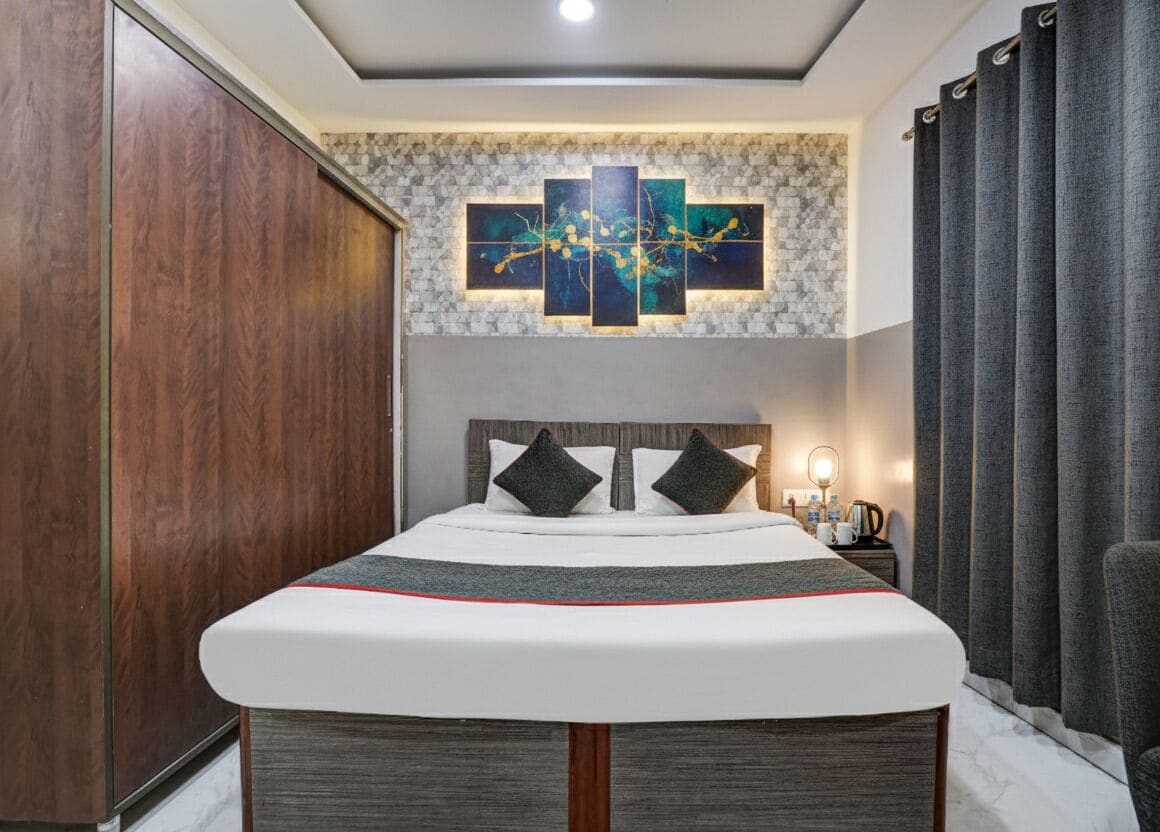 デラックス ダブルルーム | セーフティボックス (室内)、デスク、ノートパソコン用作業スペース、遮光カーテン