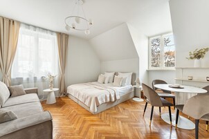 Comfort Studio Suite, 1 Double Bed with Sofa bed, Bathtub | Living area