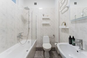 Comfort Studio Suite, 1 Double Bed with Sofa bed, Bathtub | Bathroom - Old Town & Riverside Brzozowa Apartment by Downtown Apartments (Warsaw)