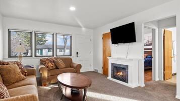Smart TV, fireplace