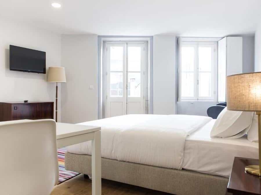 Classic Studio, City View | Free WiFi