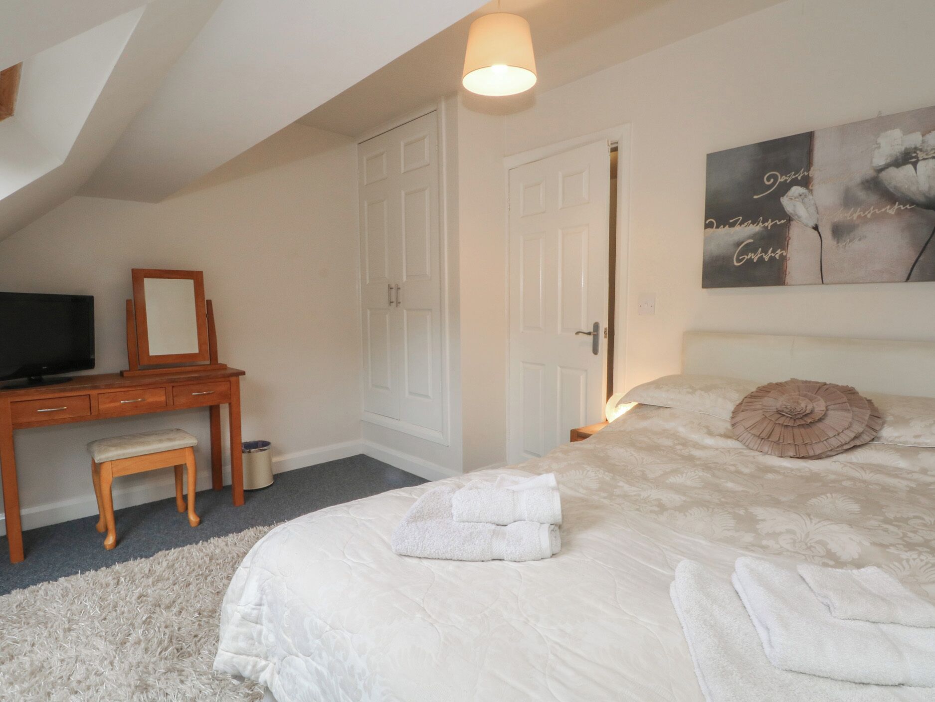 2 bedrooms, individually decorated, individually furnished, free WiFi