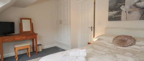 2 bedrooms, individually decorated, individually furnished, free WiFi