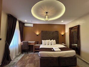 Kamar Single Ekonomi | Meja kerja, ruang kerja ramah laptop, dan Wi-Fi gratis