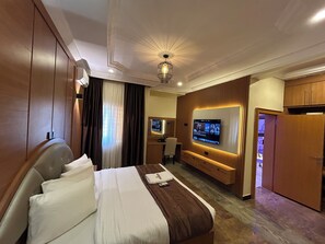 Kamar Single Ekonomi | Meja kerja, ruang kerja ramah laptop, dan Wi-Fi gratis