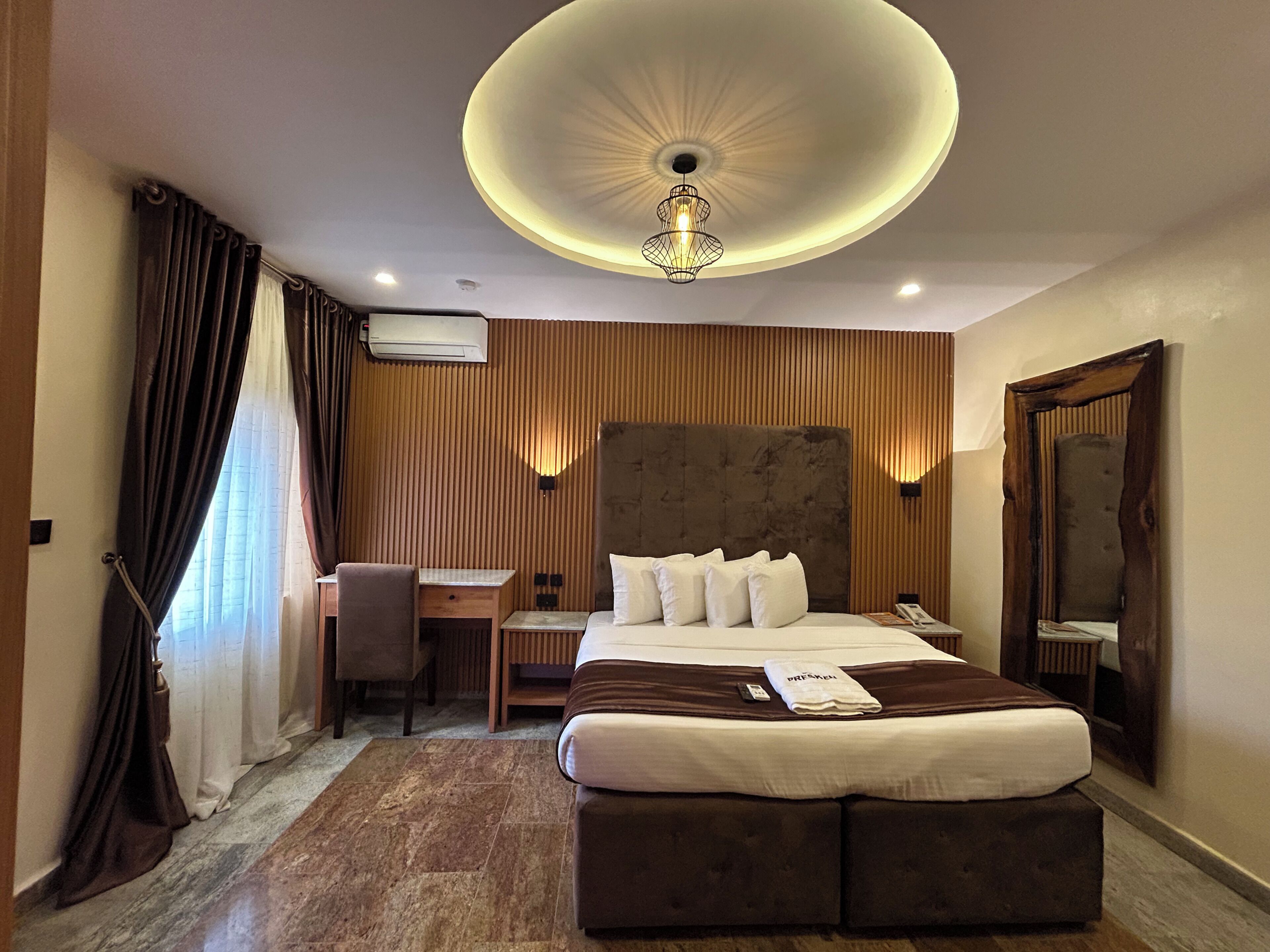 Desk, laptop workspace, free WiFi