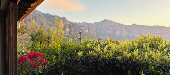 Beautiful 5 bedroom Villa in Tepoztlan,Heated Pool, PetFriendly.