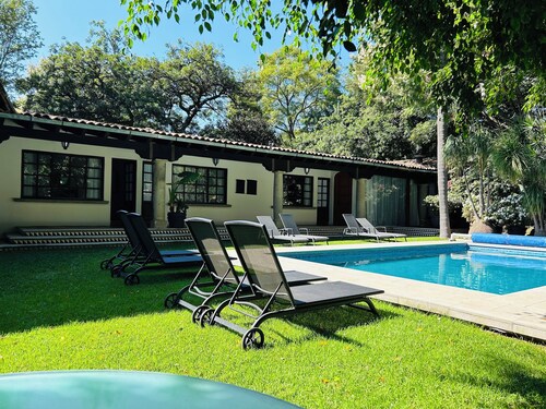 Beautiful 5 bedroom Villa in Tepoztlan,Heated Pool, PetFriendly.