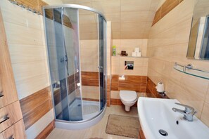 Dusche, Haartrockner, Handtücher