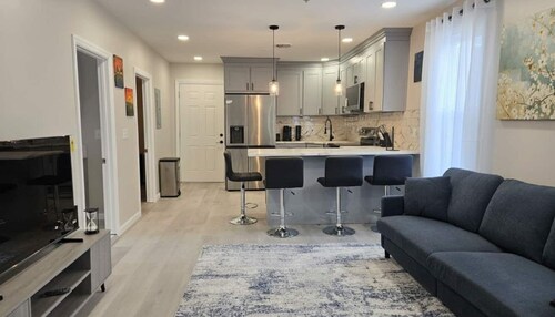 Bright Renovated 3BR Apartment w Private Entrance