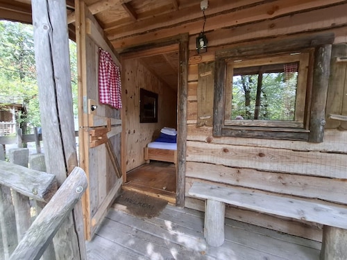 Wooden Lodge Victor de Vos | Slapen in een boomhut | Rijen, Brabant